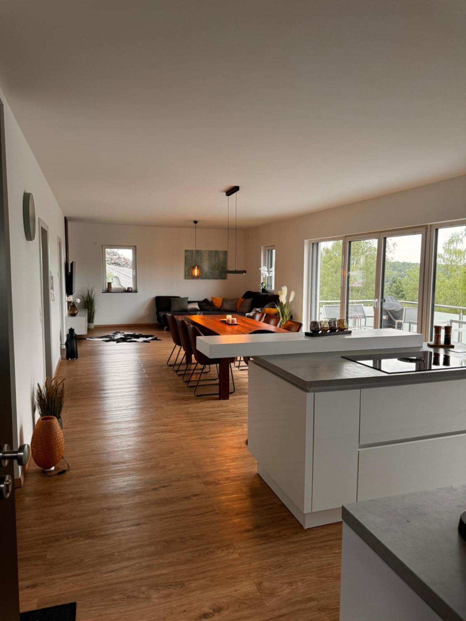 Traumhafter Ausblick, Modern Mit Komfort Und Stil Hardert Luaran gambar